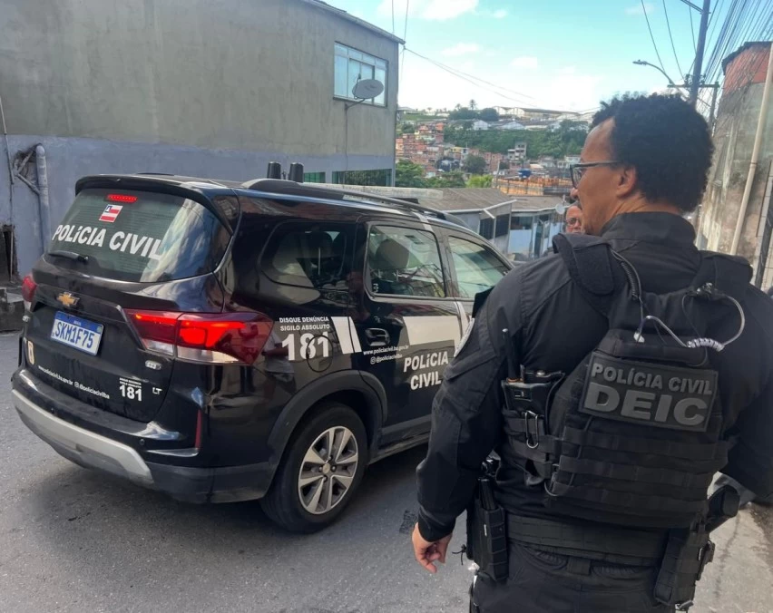 Jovem de 21 anos presa por usar filho de 4 anos no tráfico
