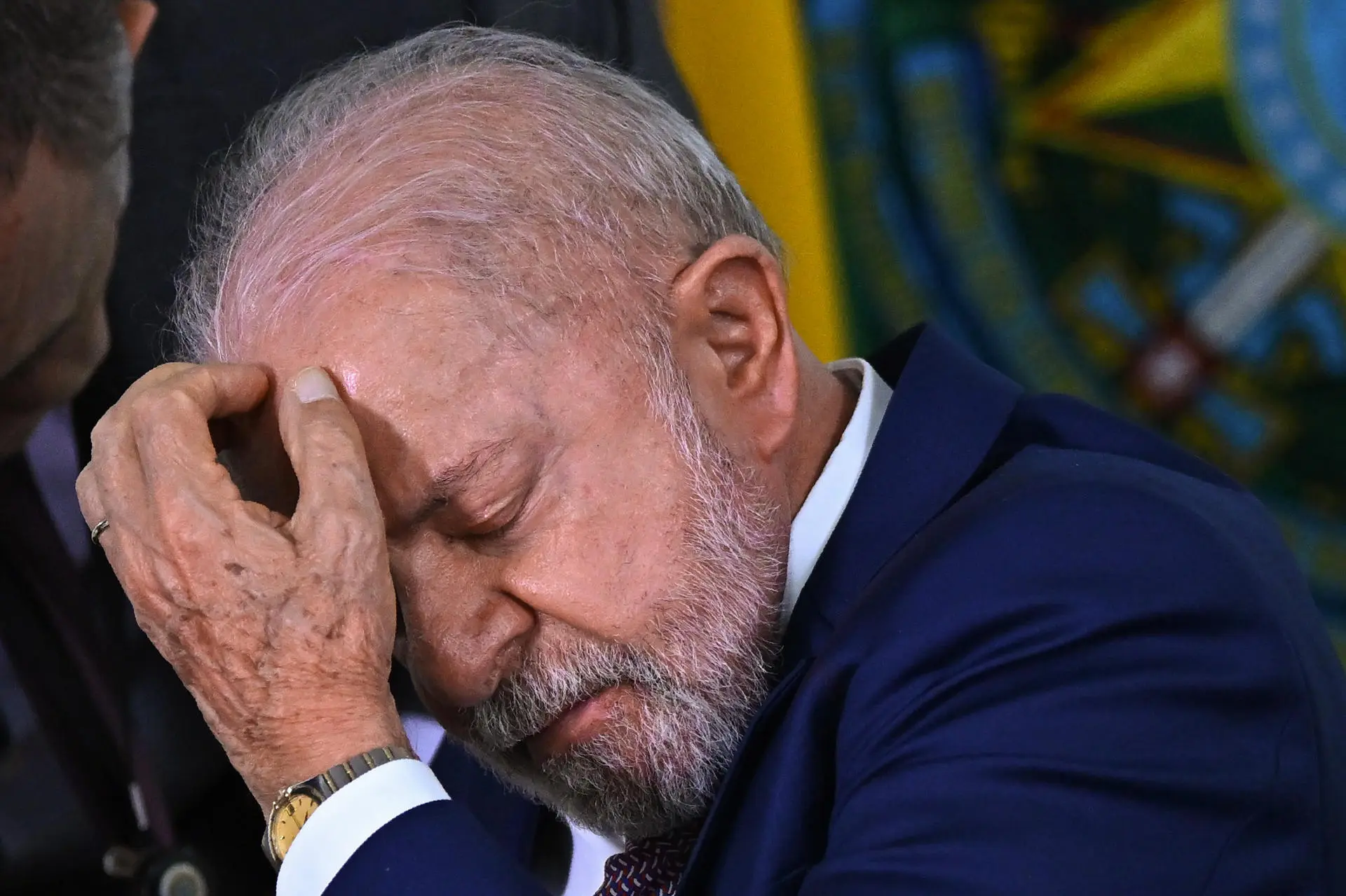 Pesquisa Atlas/Intel aponta imagem negativa de Lula para 51% e de Flávio Bolsonaro para 59%