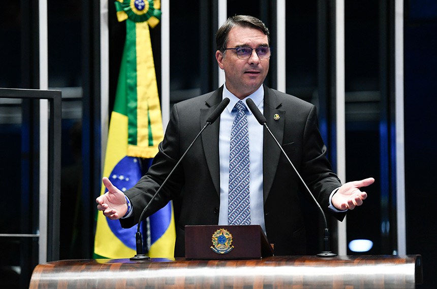 Governo condena articulação de Flávio Bolsonaro nos EUA contra facções