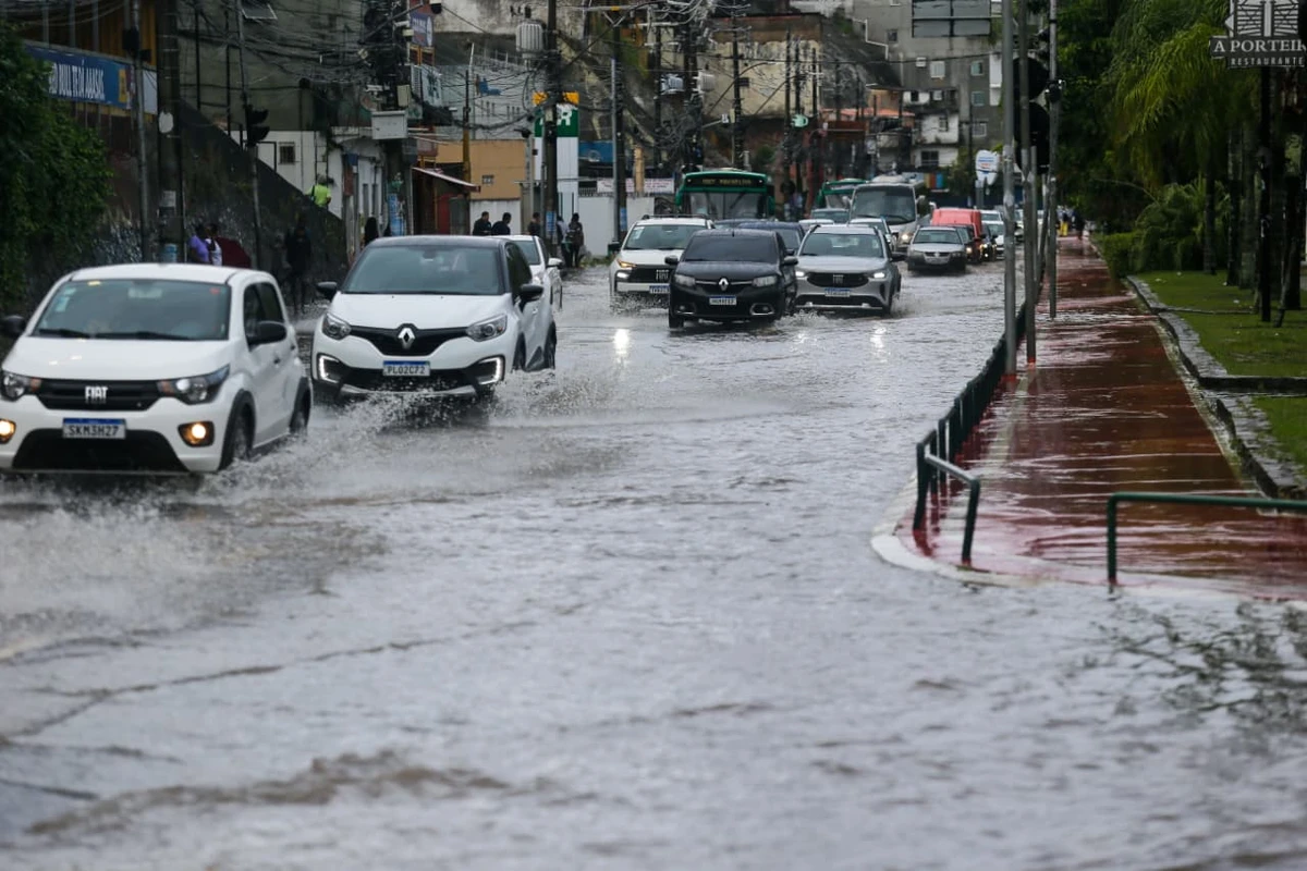 Chuva forte em Salvador gera 136 atendimentos da Defesa Civil