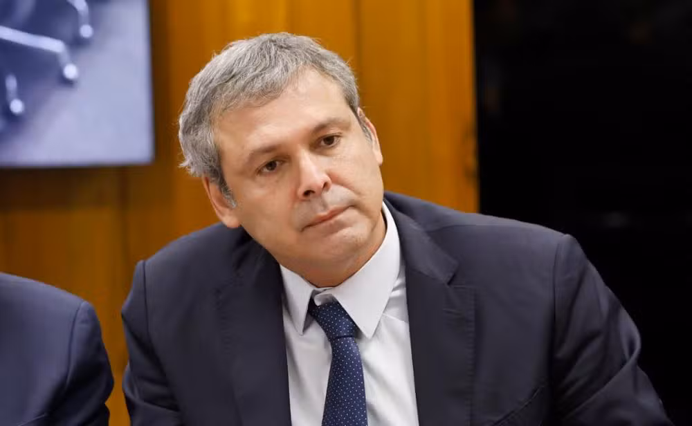 Lindbergh pede cooperação internacional para investigar financiamento de Dark Horse