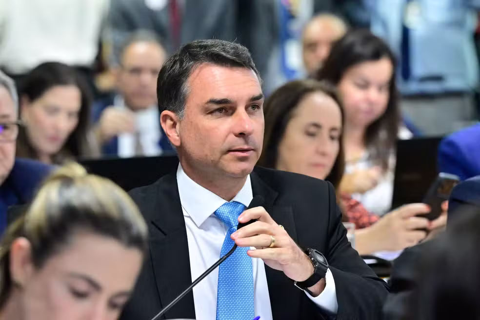 Kassio Nunes Marques suspende pesquisa sobre Flávio Bolsonaro
