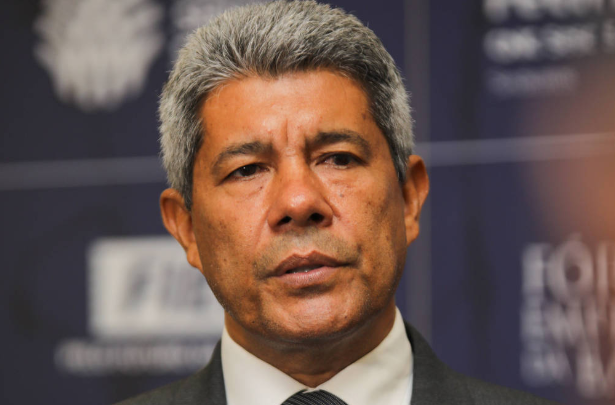 Jerônimo Rodrigues manifesta solidariedade a ACM Neto após incidente aéreo
