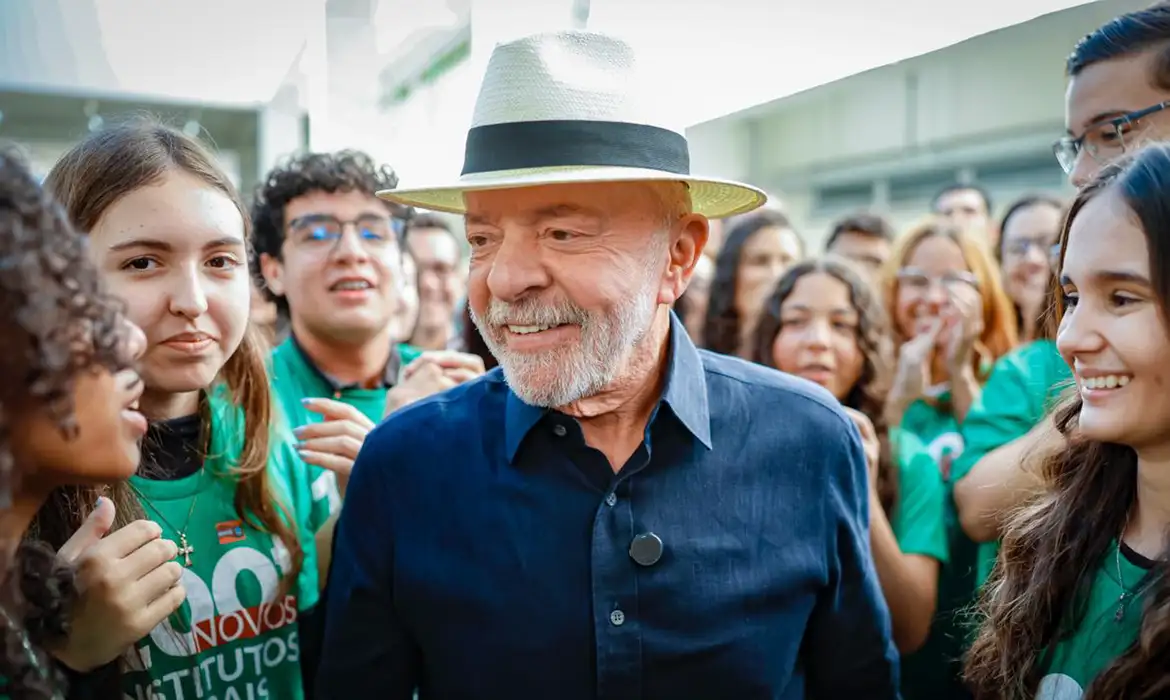 Lula amplia liderança sobre Flávio Bolsonaro em pesquisa presidencial