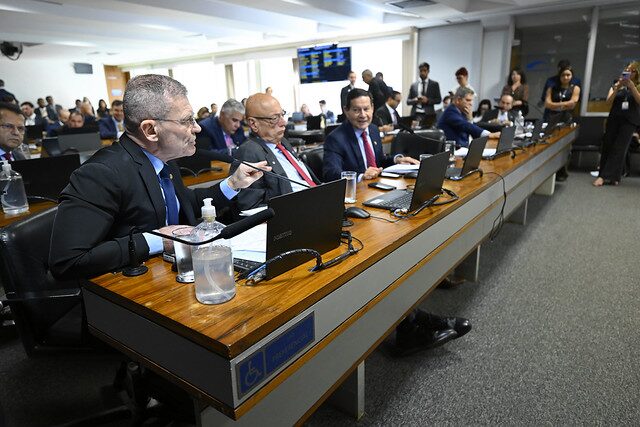 CCJ aprova redução da maioridade penal para 16 anos em crimes graves