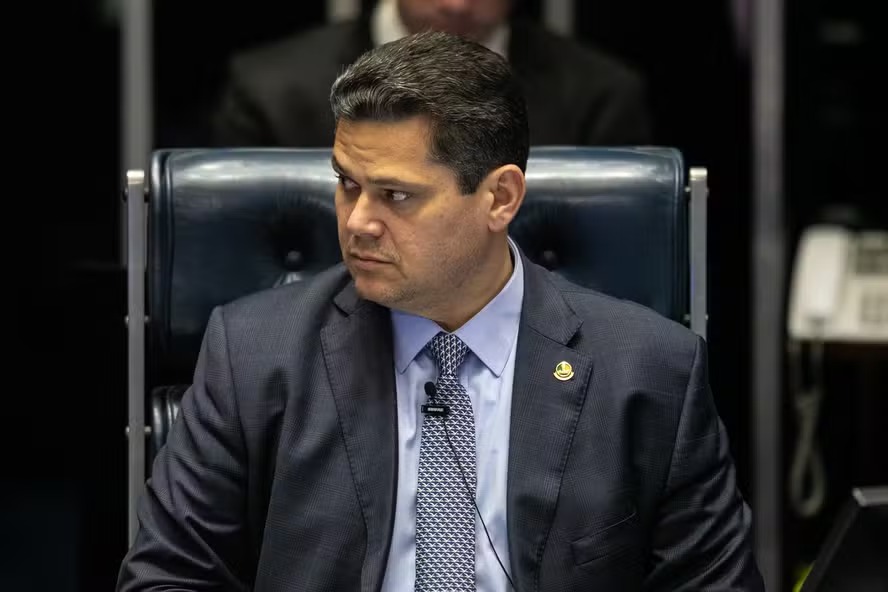 Vorcaro teria repassado US$ 30 milhões a Alcolumbre, revela Veja