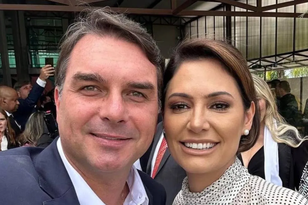 Michelle Bolsonaro causa desconforto na pré-campanha de Flávio