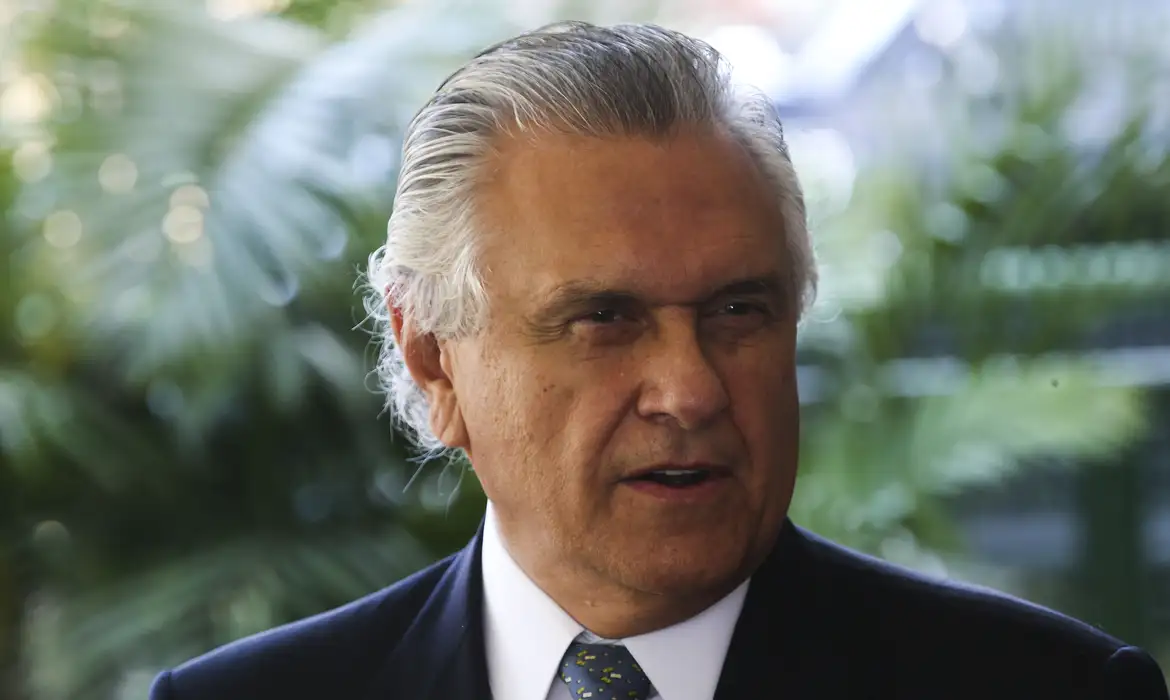 Caiado elogia Renan Santos e se diz aberto a diálogo sobre aliança