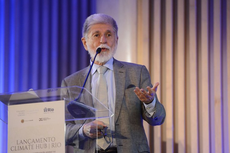 Celso Amorim defende regulação das big techs pelo Estado