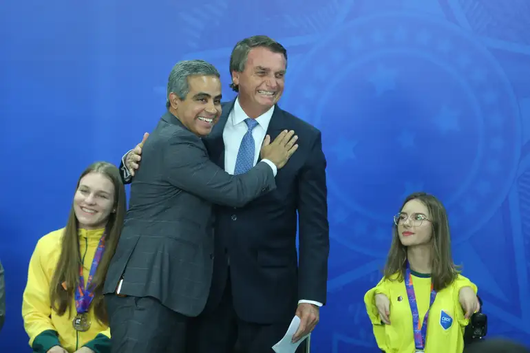 Ex-ministro de Bolsonaro recebeu R$ 11 milhões do Banco Master