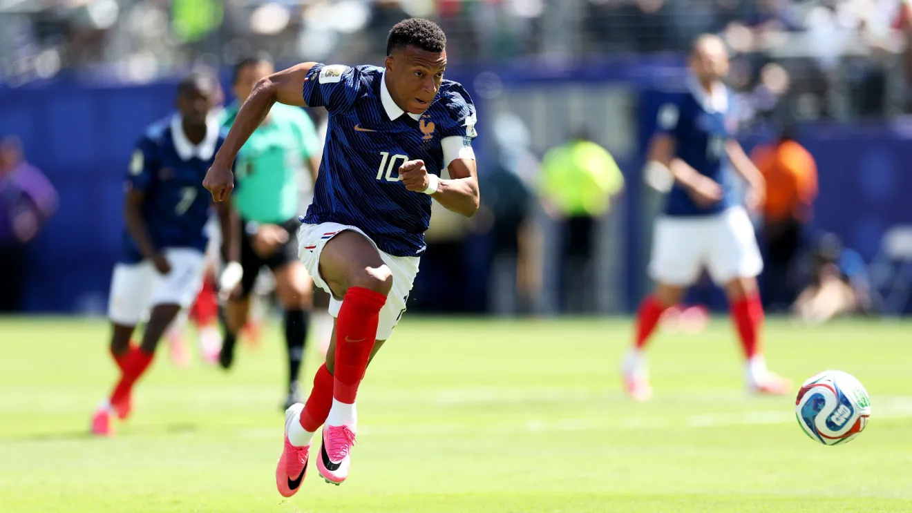 Mbappé vira o maior artilheiro da história da França