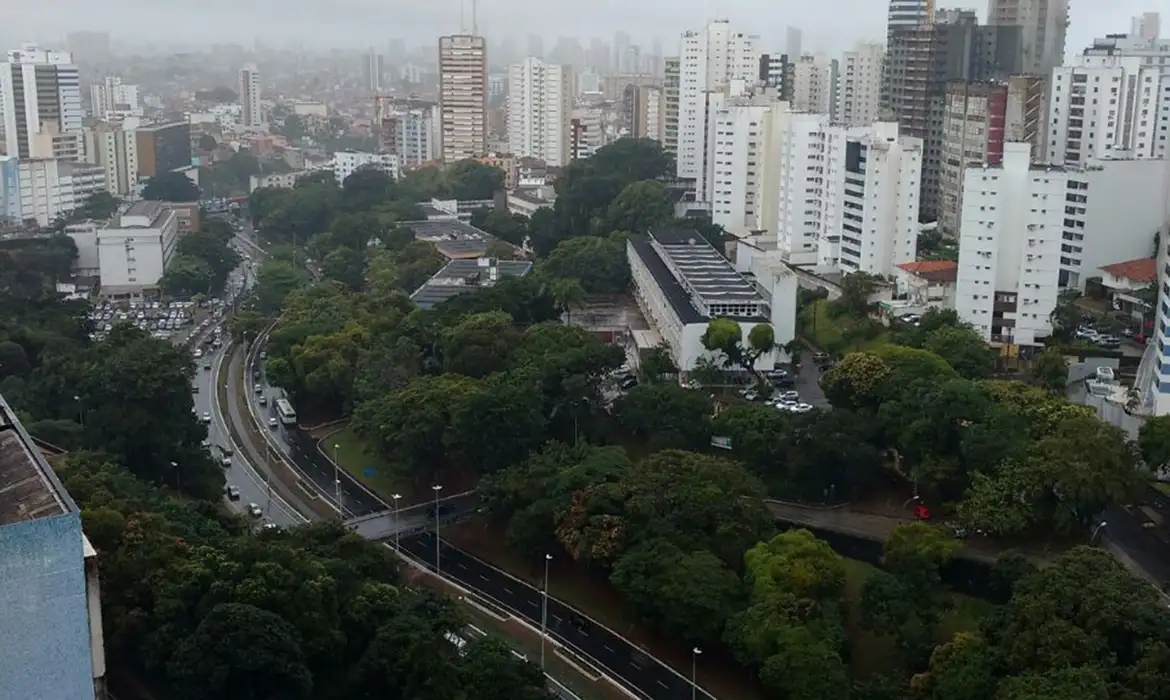 Frente fria eleva chance de chuva em Salvador para 90%