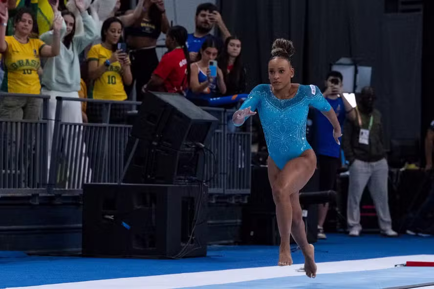 Rebeca Andrade conquista ouro no salto em retorno triunfal ao Pan-Americano de Ginástica