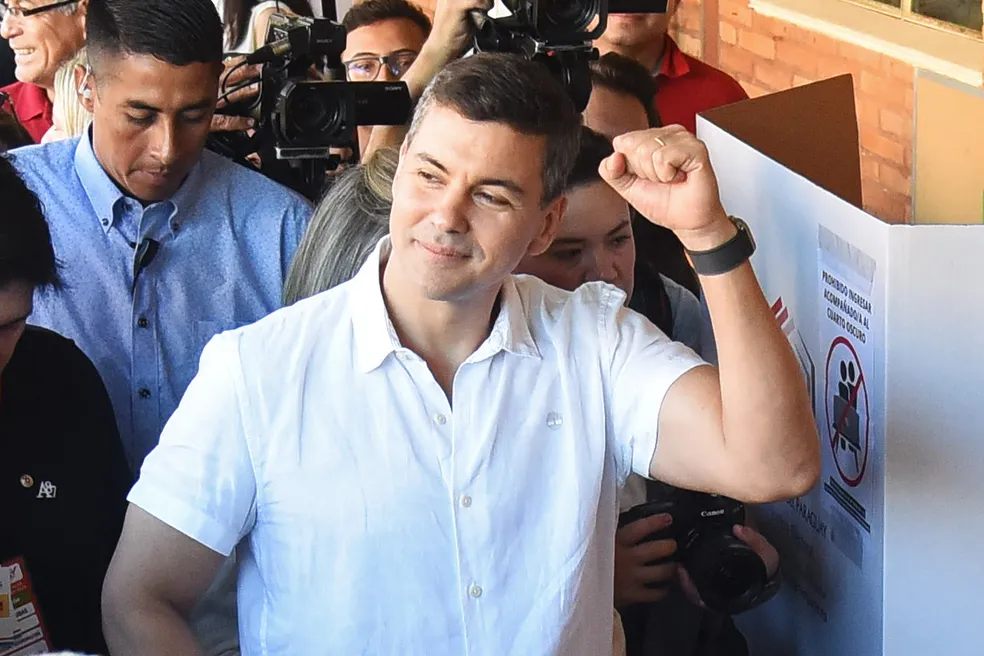Presidente do Paraguai decreta feriado nacional para esta terça-feira