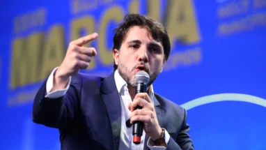 Renan Santos aparece em terceiro lugar em cenário de primeiro turno para a Presidência em pesquisa Atlas/Bloomberg