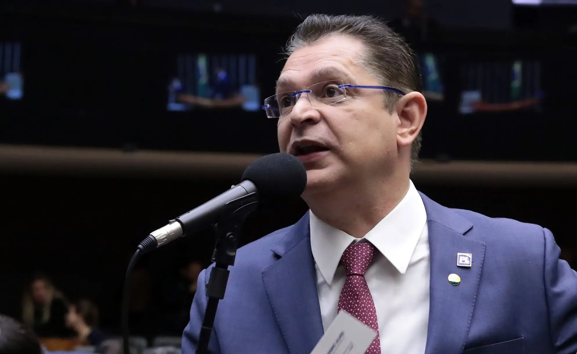 PF apura rede de empresas ligada a R$ 468 mil em espécie com Sóstenes