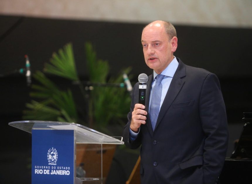 Governo do Rio demite mais de 4 mil funcionários fantasmas e economiza R$ 230 milhões
