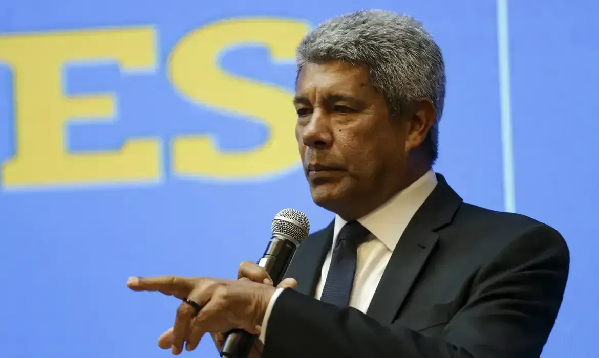 Jerônimo Rodrigues lamenta eliminação do Brasil na Copa do Mundo e projeta sede baiana para competição feminina em 2027