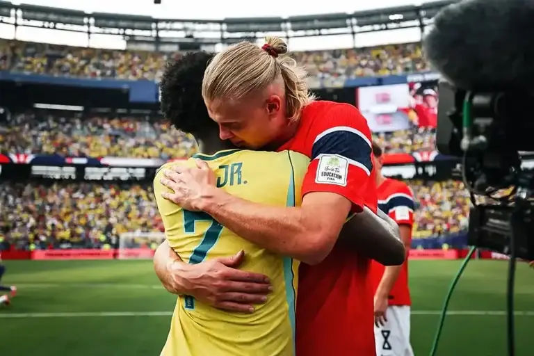 Haaland posta foto com Vini Jr. e Neymar após eliminar o Brasil