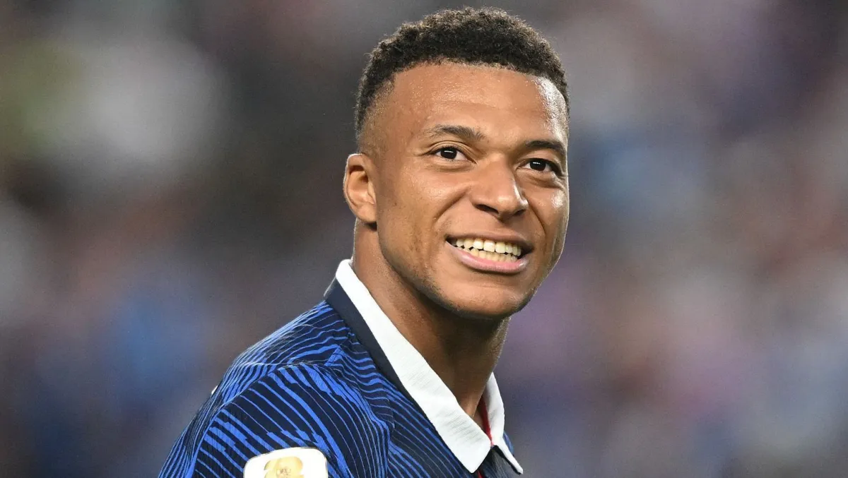 Senadora paraguaia ameaça processar Mbappé e menciona prisão de Ronaldinho