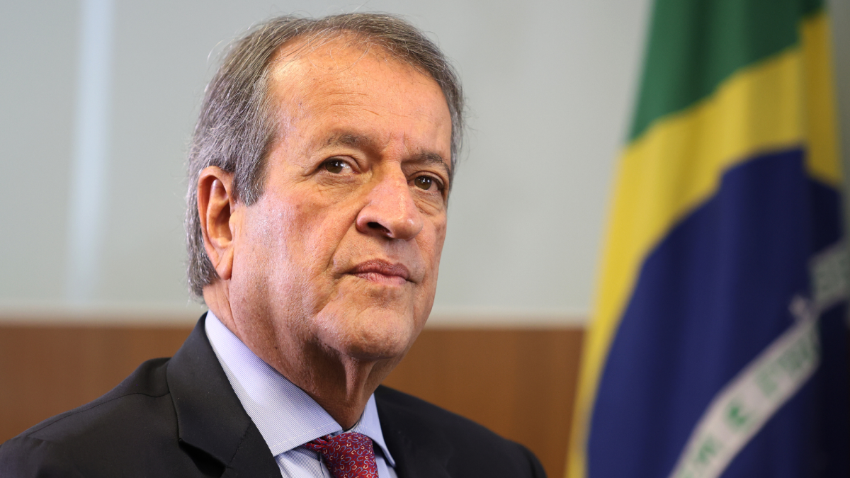 Valdemar discorda de Flávio sobre operação na casa de Bolsonaro