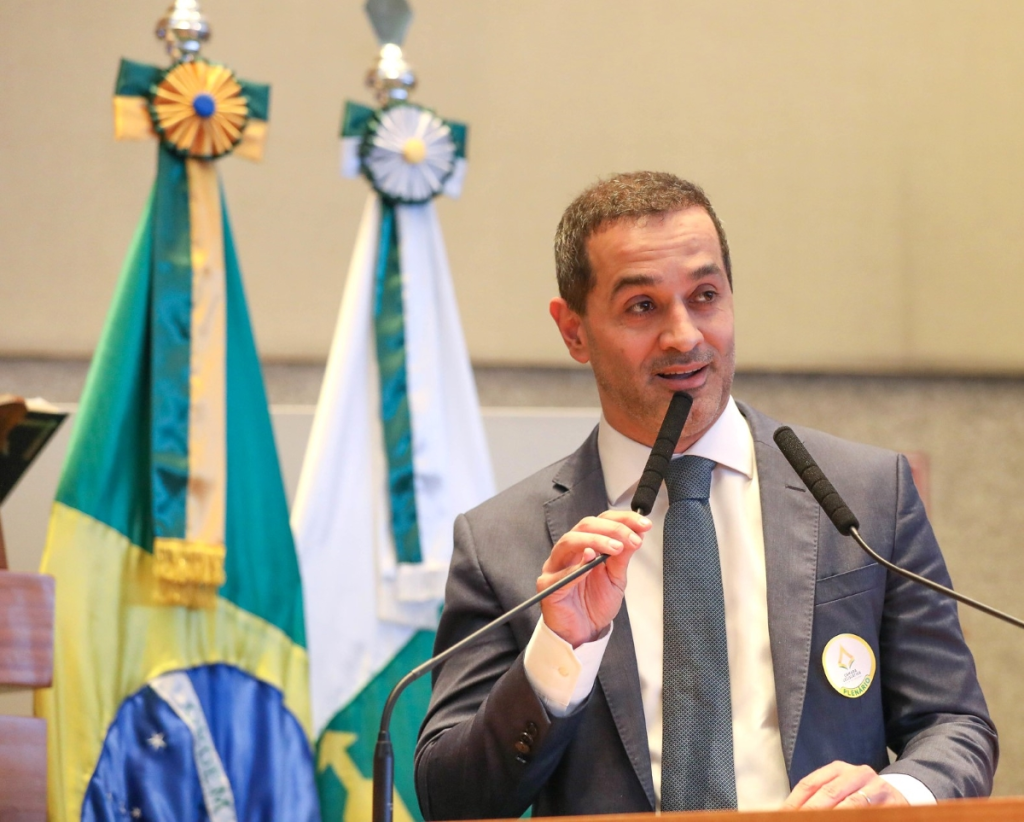 Filho de Gilmar Mendes surge como favorito para presidência da CBF