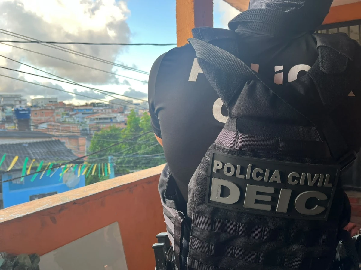 Polícia prende grupo suspeito de roubar turistas na Barra durante jogo do Brasil