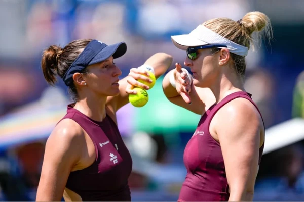 Luisa Stefani faz história e leva o Brasil à final de Wimbledon após 59 anos