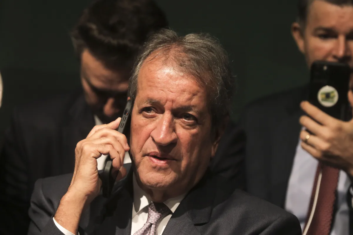 Dino determina bloqueio de R$ 119 milhões em bens de Valdemar Costa Neto