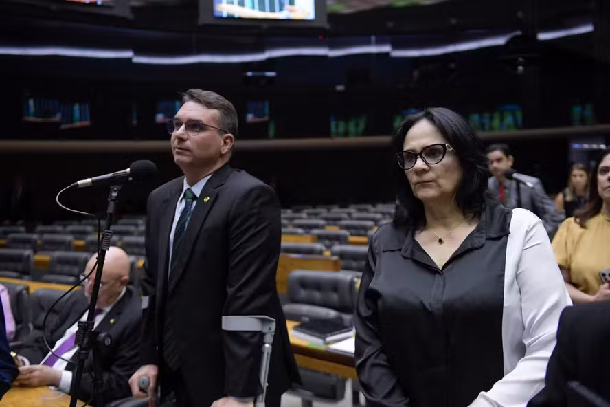Damares Alves deixa equipe do plano de governo de Flávio Bolsonaro