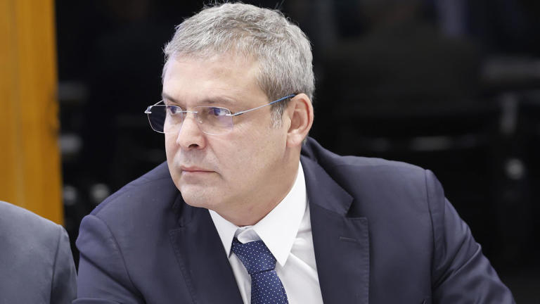 Lindbergh pede ao STF revogação da prisão domiciliar de Bolsonaro