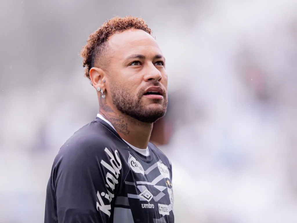 Neymar decide cumprir contrato com o Santos até dezembro