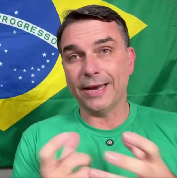 Flávio Bolsonaro propõe cashback no Bolsa Família