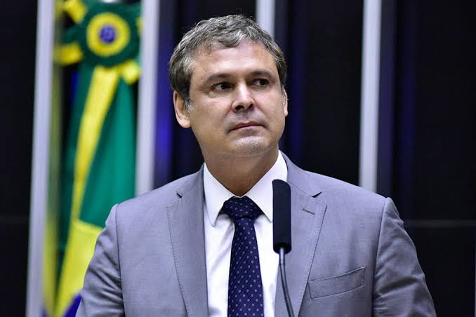 Lindbergh destina R$ 1,7 milhão a cooperativas do MST no Paraná