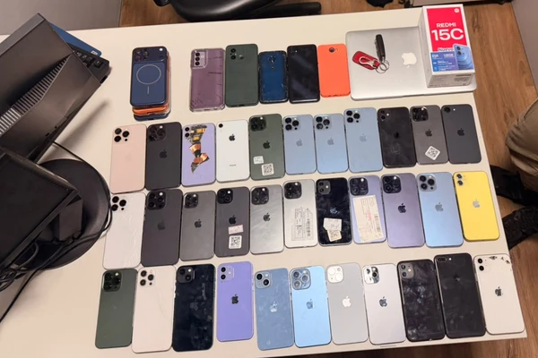 Carga de iPhones avaliada em R$ 180 mil é recuperada pela PM em Salvador