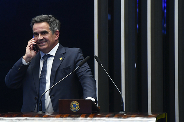 Flávio conversa com Ciro Nogueira e marca encontro em última tentativa de aliança