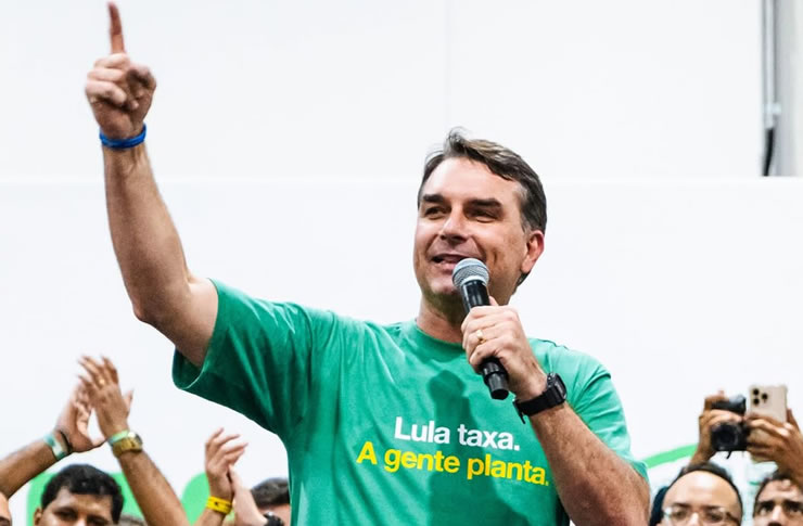 Flávio Bolsonaro emitiu notas de R$ 1,5 milhão para empresas ligadas a Vorcaro