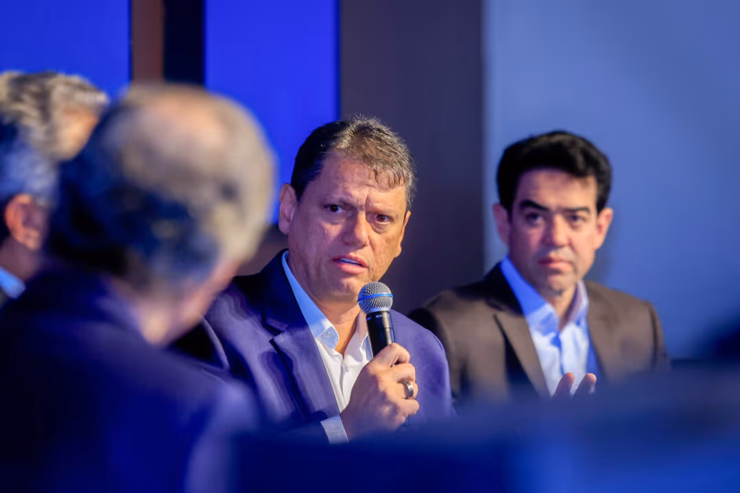Tarcísio defende urnas e pede foco em propostas
