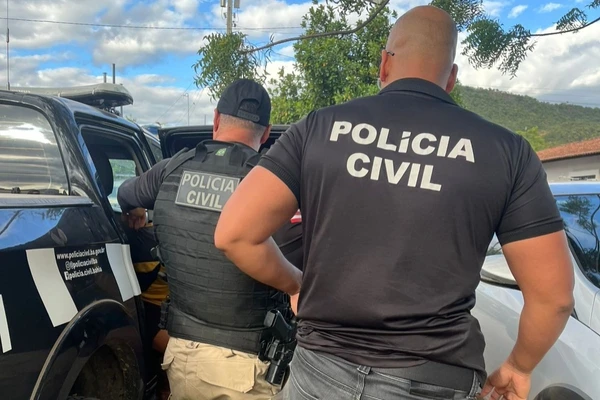 Homem morre e mulher fica ferida em ataque a facadas em Salvador