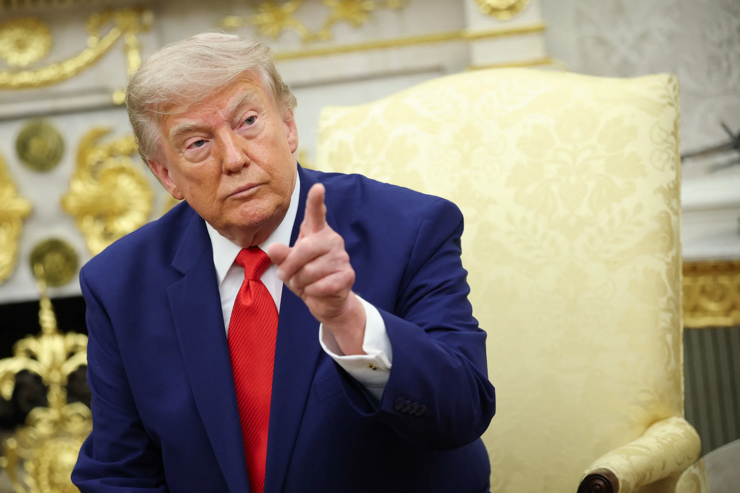 Manifestante acusa Trump de ser 