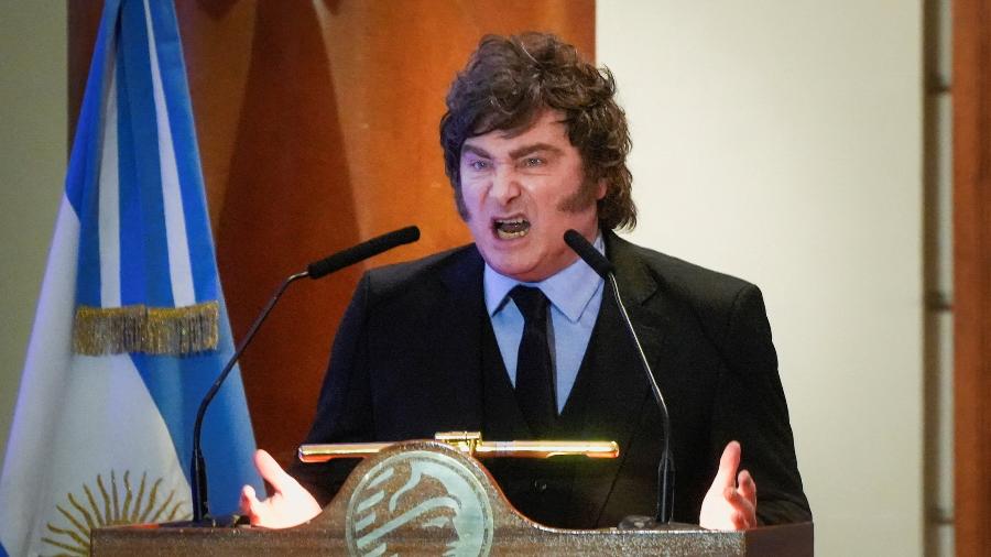 Milei assina decreto contra ataques a argentinos