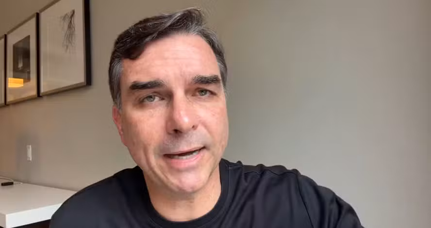 PF avalia colocar Flávio Bolsonaro em difusão prateada da Interpol