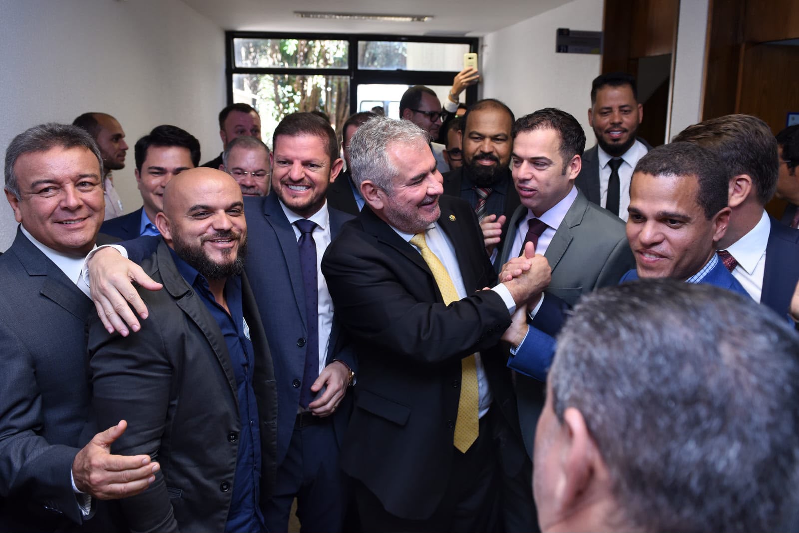 A capilaridade das emendas, a PEC previdenciária e a presença nos municípios que sustentam o municipalismo de Angelo Coronel