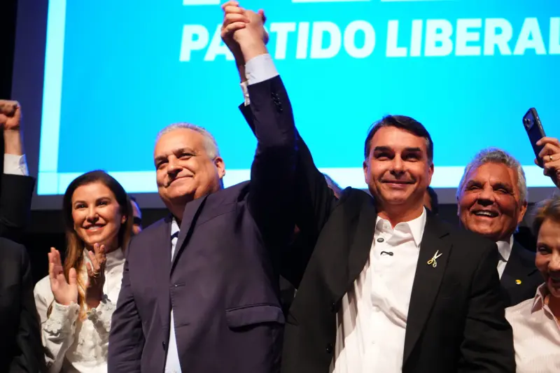 Escolha de Alfredo Gaspar como vice de Flávio Bolsonaro gera debates políticos