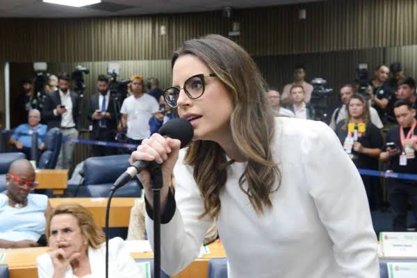 Assessores de Zoe Martinez pedem demissão após salto no patrimônio