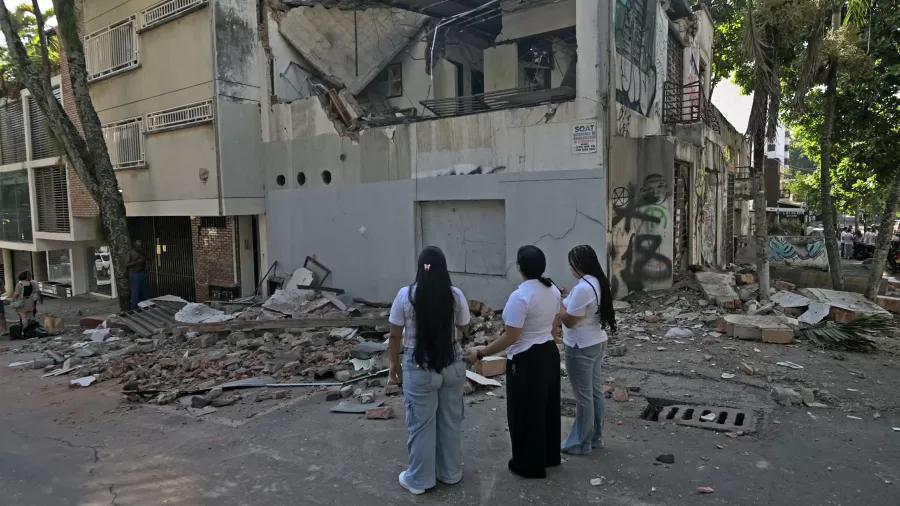 Terremoto de magnitude 7,4 deixa mais de 100 mortos na Colômbia