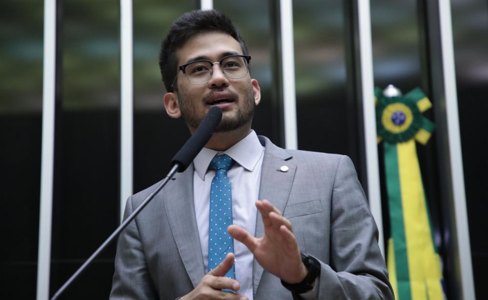 Kataguiri defende bomba atômica para o Brasil