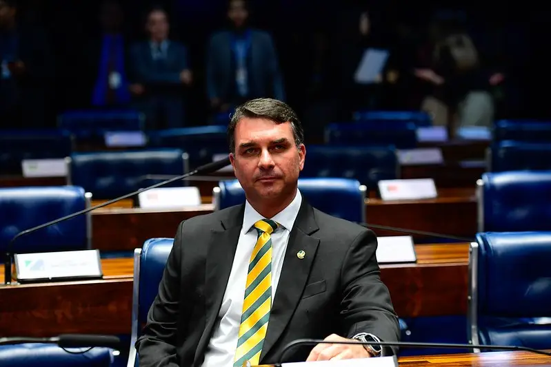Missão alega filiação fraudulenta de Flávio Bolsonaro