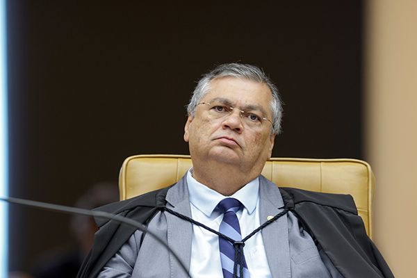 Dino afasta sobrinho de governador da presidência do TCE
