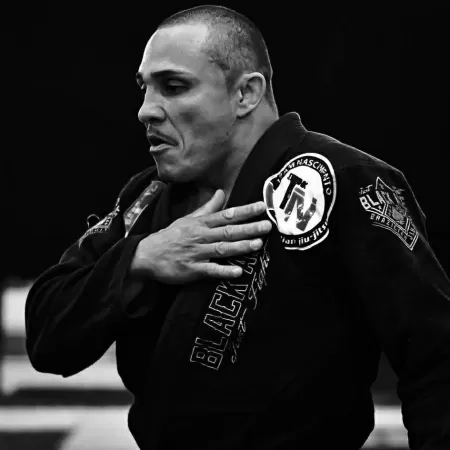 Brasileiro tetracampeão mundial de jiu-jitsu morre aos 39 anos em acidente de moto